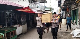 Wujud Presisi Polri, Polda Sumsel Salurkan Bantuan Sosial untuk Nelayan Sungsang
