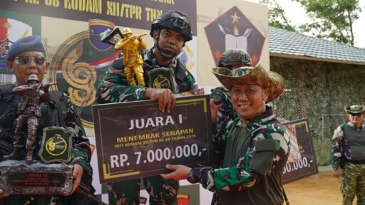 Pangdam XII/Tpr Tutup Lomba Tembak HUT ke-68 Kodam: Momentum Perkuat Sinergi TNI-Polri Pangdam XII/Tpr Tutup Lomba Tembak HUT ke-68 Kodam: Momentum Perkuat Sinergi TNI-Polri