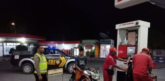 Polsek Ngimbang Gelar Patroli Blue Light Guna Menjaga Siskamtibmas Daerah Rawan Kriminal Di Wilayah Ngimbang