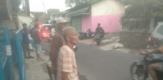 Warga RW 16 Darmajaya Turun Tangan, Marka Jalan Panji Kembali Rapi Lewat Gotong Royong.