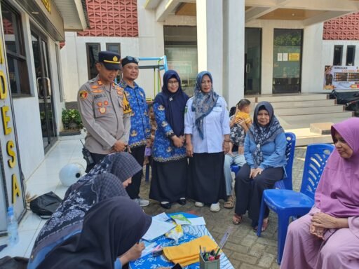 Sambut HUT Bhayangkara Polsek Binong Isi Kegiatan Baksos Kesehatan Sambut HUT Bhayangkara Polsek Binong Isi Kegiatan Baksos Kesehatan