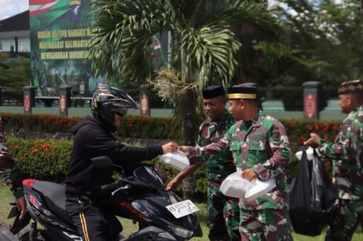 Tebar Kebaikan, Kodam XII/Tpr Kembali Gelar Aksi “Jumat Berkah Tebar Kebaikan, Kodam XII/Tpr Kembali Gelar Aksi “Jumat Berkah