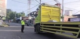 Personil Polsek Ngimbang Secara Rutin Gelar Commanderwish Di Pagi Hari Guna cegah Kemacetan