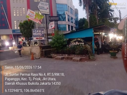 Lahan Fasum Taman Sunter 13: Berubah Jadi Deretan Warung Lahan Fasum Taman Sunter 13: Berubah Jadi Deretan Warung