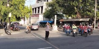 Polsek Ngimbang Secara Rutin Gelar Commanderwish Di Pagi Hari Guna cegah Kemacetan