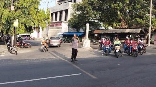 Polsek Ngimbang Secara Rutin Gelar Commanderwish Di Pagi Hari Guna cegah Kemacetan Polsek Ngimbang Secara Rutin Gelar Commanderwish Di Pagi Hari Guna cegah Kemacetan