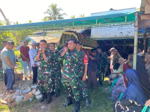 Dandim 1204/sgu Menghadiri Acara Pemakaman Purnawirawan TNI Dandim 1204/sgu Menghadiri Acara Pemakaman Purnawirawan TNI