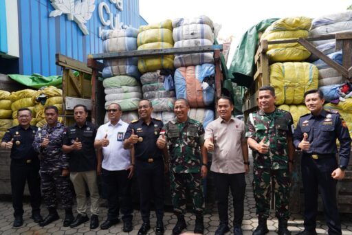 Hadiri Konferensi Pers Penyelundupan Ballpres, Kasdam XII/Tpr Tegaskan Sinergisitas Jaga Perbatasan Kalbar Hadiri Konferensi Pers Penyelundupan Ballpres, Kasdam XII/Tpr Tegaskan Sinergisitas Jaga Perbatasan Kalbar