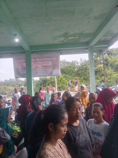 Ringankan Beban Emak-Emak, 99 (KPM) di Desa Mangku Negara Timur Terima Bantuan Pangan Gratis Ringankan Beban Emak-Emak, 99 (KPM) di Desa Mangku Negara Timur Terima Bantuan Pangan Gratis