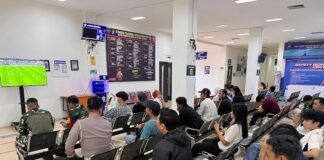 Ciptakan Suasana Nyaman, Satlantas Hadirkan Nobar Piala Dunia dan Pemohon SIM Bikin Antrean SIM Makin Ceria