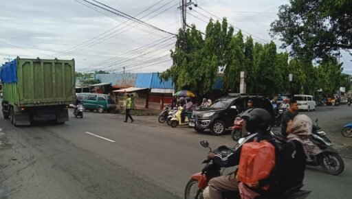 Polsek Ngimbang Secara Rutin Gelar Commanderwish Di Pagi Hari Guna cegah Kemacetan di Wilayah Ngimbang Polsek Ngimbang Secara Rutin Gelar Commanderwish Di Pagi Hari Guna cegah Kemacetan di Wilayah Ngimbang