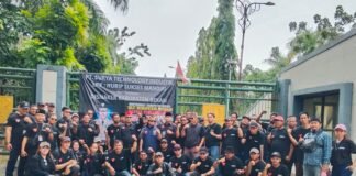 DPC LBH HARIMAU RAYA . Bekasi Aksi Damai usut tuntas segel perusahaan yang melanggar Hukum Ketenagakerjaan