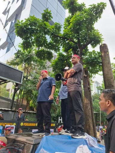 Tokoh dan Masyarakat Aceh gelar aksi di Kantor ESDM Jakarta,Dr.Fachrul Razi Ancam Demo lanjut Ke Istana. Tokoh dan Masyarakat Aceh gelar aksi di Kantor ESDM Jakarta,Dr.Fachrul Razi Ancam Demo lanjut Ke Istana.
