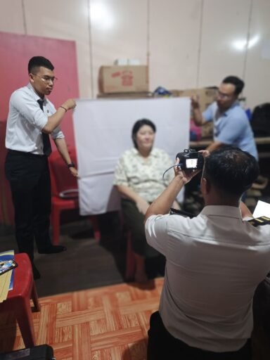 WUJUD PELAYANAN KEIMIGRASIAN YANG HUMANIS DAN BERORIENTASI PADA MASYARAK WUJUD PELAYANAN KEIMIGRASIAN YANG HUMANIS DAN BERORIENTASI PADA MASYARAK
