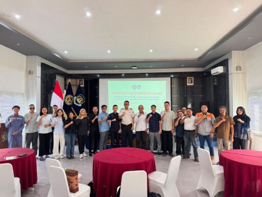 KANTOR IMIGRASI KELAS II TPI SANGGAU PERKUAT PENGAWASAN KEIMIGRASIAN MELALUI APLIKASI (APOA) KANTOR IMIGRASI KELAS II TPI SANGGAU PERKUAT PENGAWASAN KEIMIGRASIAN MELALUI APLIKASI (APOA)