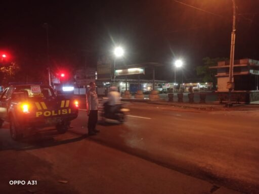 Polsek Ngimbang Gelar Patroli Blue Light Guna Cegah Dan Daya Tangkal 4C Di Malam Hari Polsek Ngimbang Gelar Patroli Blue Light Guna Cegah Dan Daya Tangkal 4C Di Malam Hari
