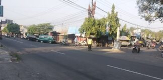 Polsek Ngimbang Secara Rutin Gelar Commanderwish Di Pagi Hari Guna cegah Kemacetan di Wilayah Ngimbang
