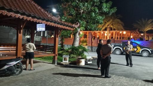 Pastikan Wilayah Ngimbang tetap Aman dan Kondusif, Polsek Ngimbang Gelar Patroli Blue Light 4C Di Malam Hari Pastikan Wilayah Ngimbang tetap Aman dan Kondusif, Polsek Ngimbang Gelar Patroli Blue Light 4C Di Malam Hari