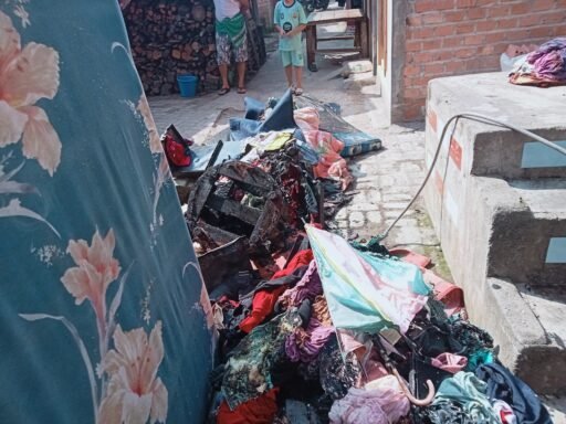 Kekompakan Warga Selamatkan Rumah dari Kebakaran di Kampung 1 Desa Betung