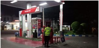 Polsek Ngimbang Gelar Patroli Blue Light Guna Menjaga Siskamtibmas Daerah Rawan Kriminal Di Wilayah Ngimbang