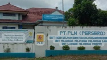 PLN Pendopo Gerak Cepat Atasi Listrik Mati Tidak Merata Lingkungan Talang Miring, Menyala dalam 30 Menit! PLN Pendopo Gerak Cepat Atasi Listrik Mati Tidak Merata Lingkungan Talang Miring, Menyala dalam 30 Menit!