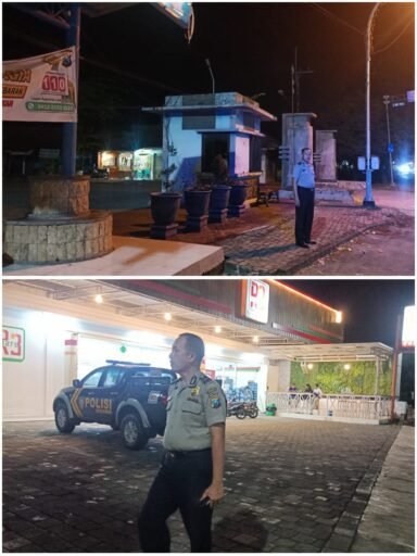 Polsek Ngimbang Gelar Patroli Blue Light Guna Menjaga Siskamtibmas Daerah Rawan Kriminal Di Wilayah Ngimbang Polsek Ngimbang Gelar Patroli Blue Light Guna Menjaga Siskamtibmas Daerah Rawan Kriminal Di Wilayah Ngimbang