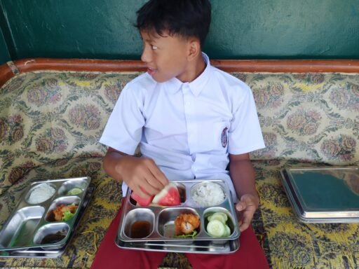 DAPUR JUJUR – MENU TERUKUR – MURID SUBUR, SDN MAGUNG 01 LAHAP MENIKMATI MENU SEIMBANG MBG,KAMIS, 11 JUNI 2026 DAPUR JUJUR – MENU TERUKUR – MURID SUBUR, SDN MAGUNG 01 LAHAP MENIKMATI MENU SEIMBANG MBG,KAMIS, 11 JUNI 2026