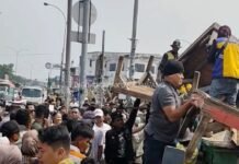 Gubernur Jabar Kang Dedi Mulyadi atau KDM tinjau langsung pasar tumpah Cikarang SGC