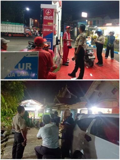 Guna Cegah Dan Daya Tangkal 4C personil Polsek Ngimbang Gelar Patroli Blue Light Di Daerah Rawan Kriminal Guna Cegah Dan Daya Tangkal 4C personil Polsek Ngimbang Gelar Patroli Blue Light Di Daerah Rawan Kriminal