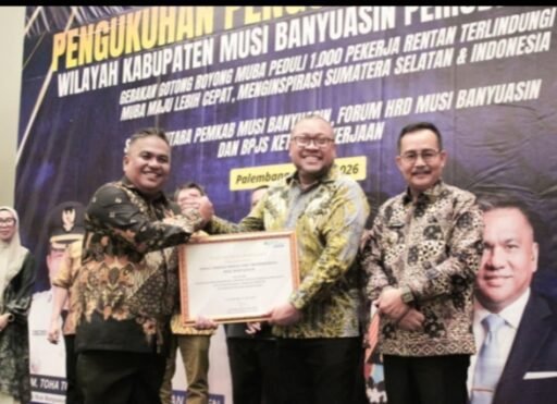 Pemkab Muba raih penghargaan pelopor jaminan sosial ketenagakerjaan bagi pekerja rentan Pemkab Muba raih penghargaan pelopor jaminan sosial ketenagakerjaan bagi pekerja rentan