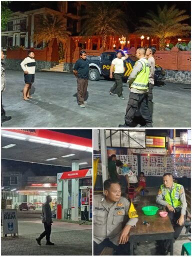 Pastikan Wilayah Ngimbang Tetap Kondusif Polsek Ngimbang Gelar Patroli Blue Light Cegah 4C Di Malam Hari Pastikan Wilayah Ngimbang Tetap Kondusif Polsek Ngimbang Gelar Patroli Blue Light Cegah 4C Di Malam Hari