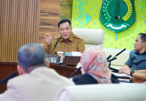Bupati Muba Pimpin RapatBersama Forkopimda Bahas Tindak Lanjut Aspirasi Legalisasi Penyuling Minyak Rakyat Bupati Muba Pimpin RapatBersama Forkopimda Bahas Tindak Lanjut Aspirasi Legalisasi Penyuling Minyak Rakyat