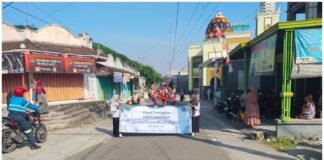 Polsek Ngimbang Gelar Patroli pengamanan Pawai Santri Ponpes Al – Hidayah Menjelang 1 Muharom Islam 1448 H