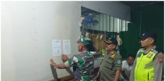 Polsek Ngimbang Gelar Penempelan Himbauan Kamtibmas Kepada Pemilik Cafe Mejelang Pengesahan PSHT