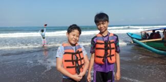 Azka-Alfat Surfing di Tenggelamkan Kapal Ilegal Fishing,Pasir Putih Pananjung Pangandaran,Jum’at 19 Juni 2026