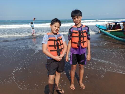 Azka-Alfat Surfing di Tenggelamkan Kapal Ilegal Fishing,Pasir Putih Pananjung Pangandaran,Jum’at 19 Juni 2026 Azka-Alfat Surfing di Tenggelamkan Kapal Ilegal Fishing,Pasir Putih Pananjung Pangandaran,Jum’at 19 Juni 2026