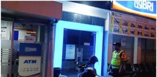 Polsek Ngimbang Gelar Patroli Blue Light Guna Menjaga Siskamtibmas Daerah Rawan Kriminal Di Wilayah Ngimbang