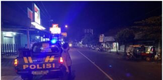 Guna Cegah Dan Daya Tangkal 4C Personil Polsek Ngimbang Gelar Patroli Blue Light Di Daerah Rawa
