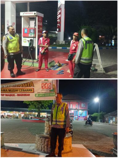 Pastikan Wilayah Ngimbang Tetap Kondusif Polsek Ngimbang Gelar Patroli Blue Light Cegah 4C Di Malam Hari Pastikan Wilayah Ngimbang Tetap Kondusif Polsek Ngimbang Gelar Patroli Blue Light Cegah 4C Di Malam Hari