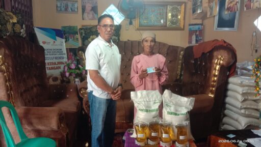 Pastikan Tepat Sasaran, Kades Sungai Langan Kawal Ketat Penyaluran Bansos Pangan CPP Pastikan Tepat Sasaran, Kades Sungai Langan Kawal Ketat Penyaluran Bansos Pangan CPP