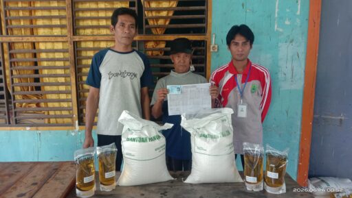 Bantuan Pangan Gratis” 261 Keluarga di Desa Sepantan Jaya Dapat Pasokan Beras dan Minyak. Bantuan Pangan Gratis” 261 Keluarga di Desa Sepantan Jaya Dapat Pasokan Beras dan Minyak.