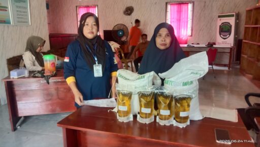Senyum Bahagia Emak-Emak Raja Jaya, Dapat Beras dan Minyak Goreng Gratis di Tengah Lonjakan Harga Senyum Bahagia Emak-Emak Raja Jaya, Dapat Beras dan Minyak Goreng Gratis di Tengah Lonjakan Harga