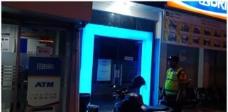 Polsek Ngimbang Gelar Patroli Blue Light Guna Menjaga Siskamtibmas Daerah Rawan Kriminal Di Wilayah Ngimbang