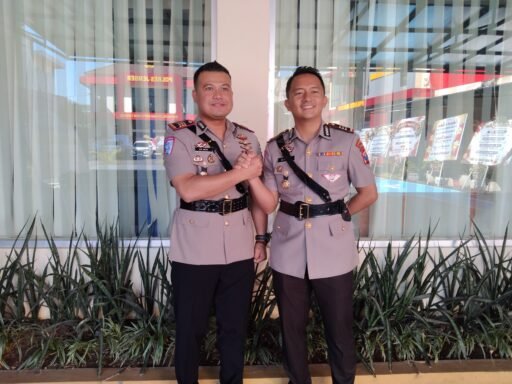 AKP Ade Andini Resmi Jabat Kasatlantas Polres Jember, Siap Lanjutkan Program dan Tingkatkan Keselamatan Berlalu Lintas AKP Ade Andini Resmi Jabat Kasatlantas Polres Jember, Siap Lanjutkan Program dan Tingkatkan Keselamatan Berlalu Lintas