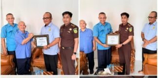 Perumda Tirta Saiyo serahkan penghargaan kepada Kejari Pasaman, mediasi penyelesaian tunggakan pelanggan