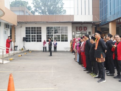 PERKUAT LAYANAN KESEHATAN, RSUD JATISAMPURNA SERAHKAN SK PENGANGKATAN KEPADA 54 PPPK PARUH WAKTU PERKUAT LAYANAN KESEHATAN, RSUD JATISAMPURNA SERAHKAN SK PENGANGKATAN KEPADA 54 PPPK PARUH WAKTU