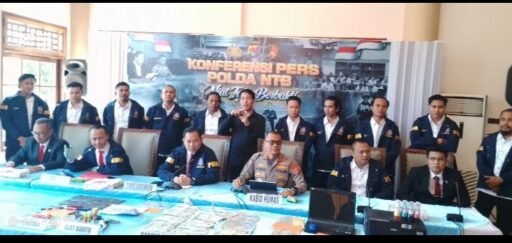 Ditreskrimum Polda NTB Tangkap 4 Tsk Pembuat STNK Palsu, Polda NTB Imbau Warga Cek Keaslian Dokumen Kendaraan Ditreskrimum Polda NTB Tangkap 4 Tsk Pembuat STNK Palsu, Polda NTB Imbau Warga Cek Keaslian Dokumen Kendaraan