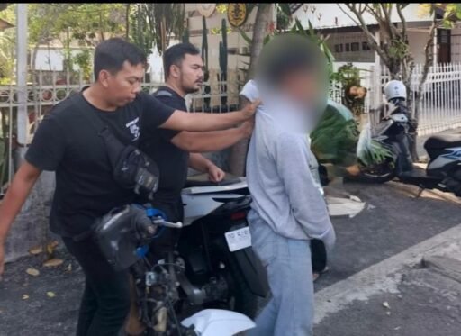 Terduga Pelaku Pembunuhan Mahasiswi di Gomong Akhirnya Berhasil Ditangkap Terduga Pelaku Pembunuhan Mahasiswi di Gomong Akhirnya Berhasil Ditangkap