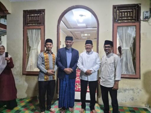 Ketua DPRD Nelfri Asfandi Sambut Hangat Kunjungan TSR Sumbar Dipimpin Gubernur Mahyeldi Ketua DPRD Nelfri Asfandi Sambut Hangat Kunjungan TSR Sumbar Dipimpin Gubernur Mahyeldi