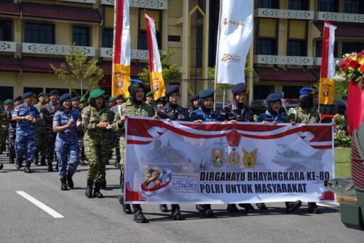 Sinergitas Tanpa Batas, Pangdam XII/Tpr Beri Kejutan Tumpeng di HUT ke-80 Bhayangkara Sinergitas Tanpa Batas, Pangdam XII/Tpr Beri Kejutan Tumpeng di HUT ke-80 Bhayangkara